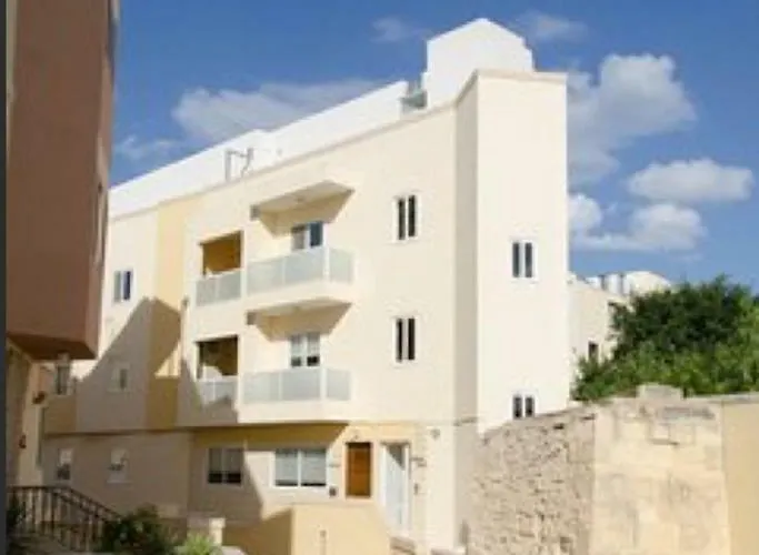 Deluxe Penthouse Charming Location Rooftop Views